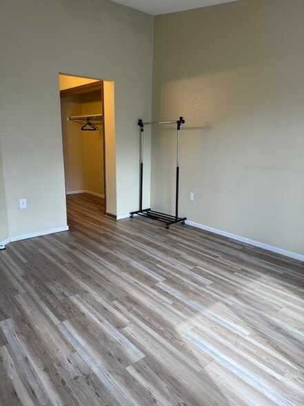 Building Photo - 2436 W 82nd Pl