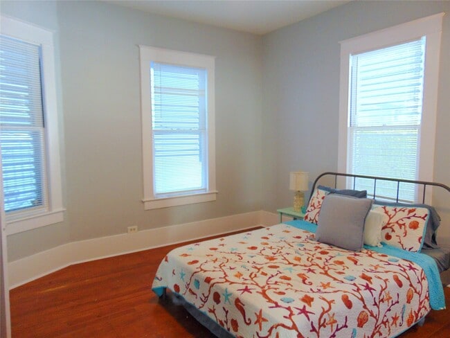 Building Photo - 3420 Avenue R