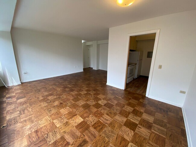 Building Photo - Light and Bright 1 bedroom 1 bath condo first hill