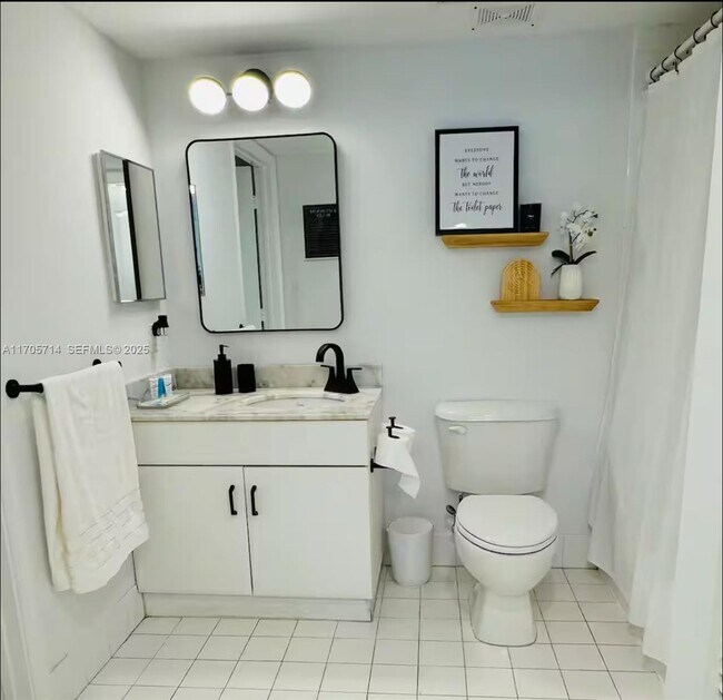 Building Photo - 1200 Brickell Bay Dr