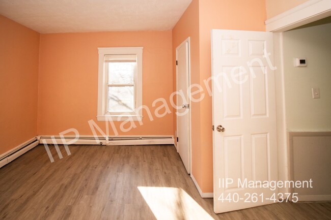 Building Photo - 1609 Lakewood Ave