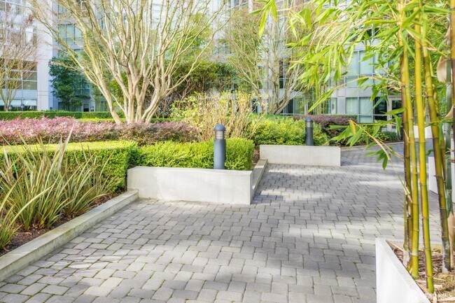 Building Photo - 200 Brannan St