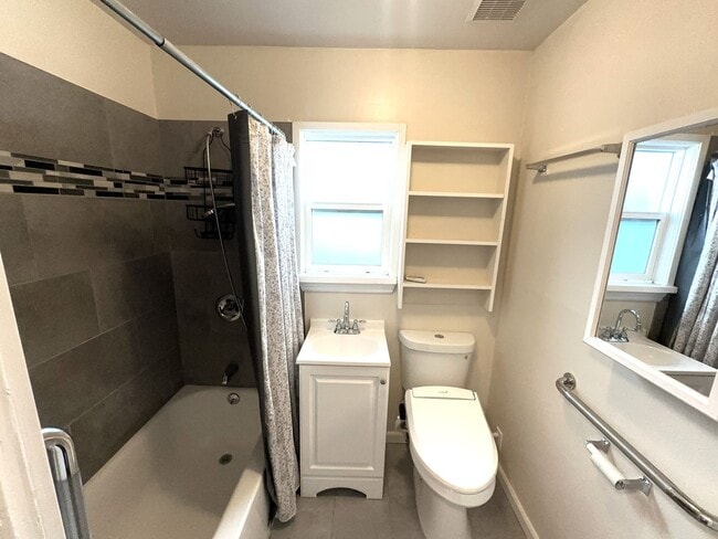 Building Photo - 1522