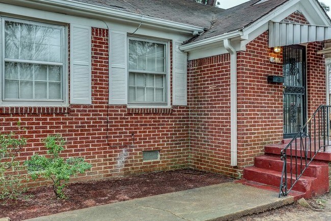 Building Photo - Newly renovated / Law enforcement discount