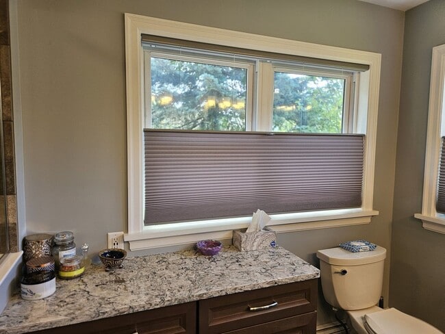 Building Photo - 3 Bedroom  Available June 8th  2026