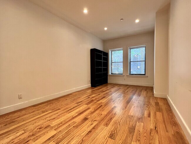 Building Photo - 162 W 120th St