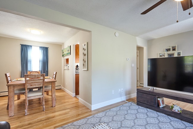 Building Photo - 147 Salmon Brook Dr