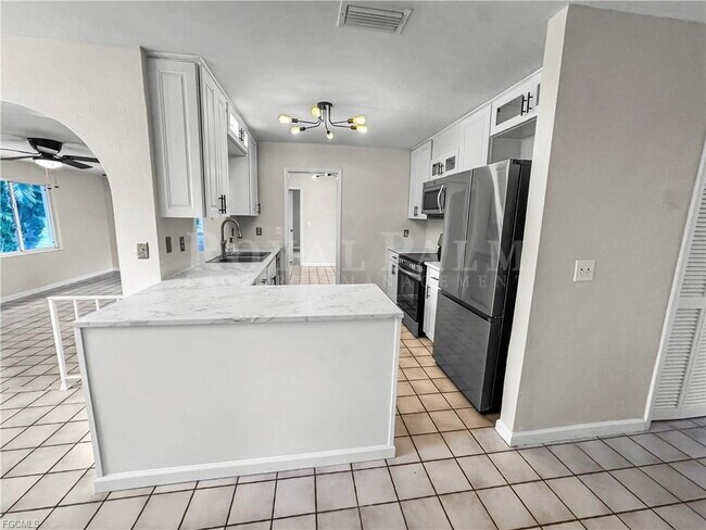 Building Photo - 3 Bed | 2 Bath Home on SE 46th Terrace – Space to Live, Room to Breathe