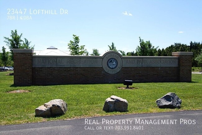 Building Photo - Beautifully Maintained 7 Bedroom 6 Bath Ho...