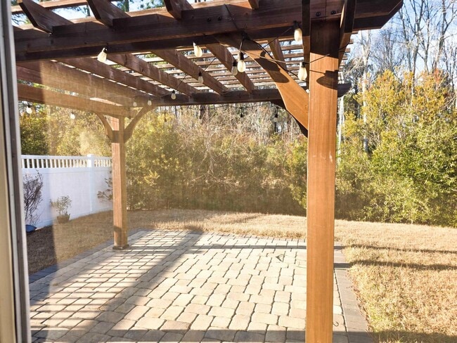 Building Photo - 212 Legends Dr