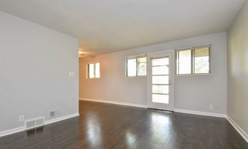 Building Photo - 1141 Waukegan Rd