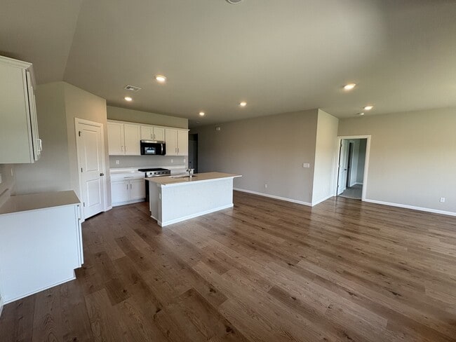 Building Photo - 15910 East 75th St N