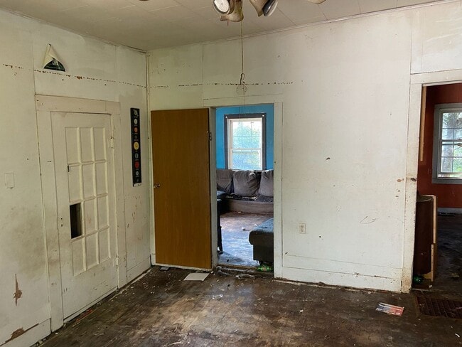 Building Photo - Coming Soon! Investor Special! In town - $500 Down / $390 Month