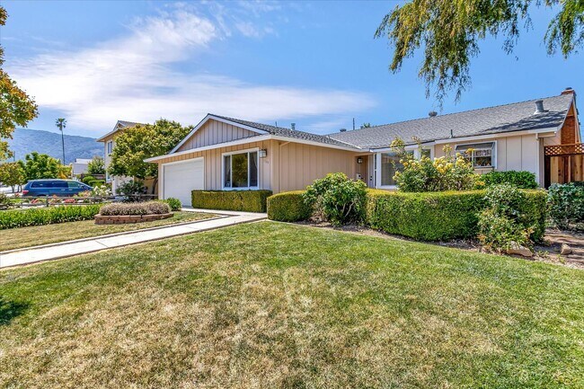 Building Photo - Available for July 1st Move In