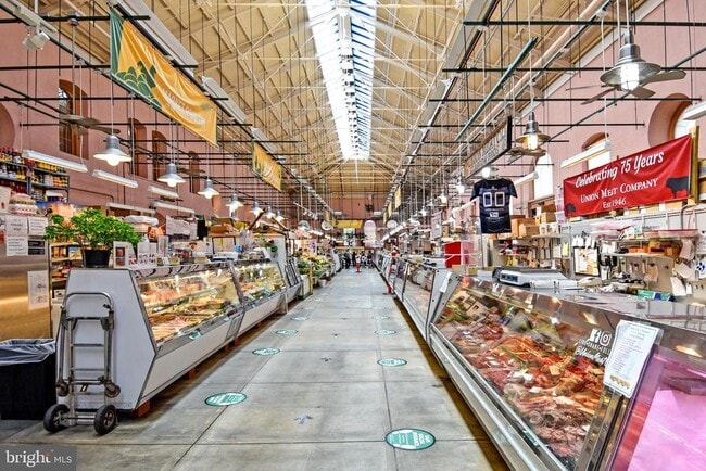 Building Photo - 1016 17th Pl NE