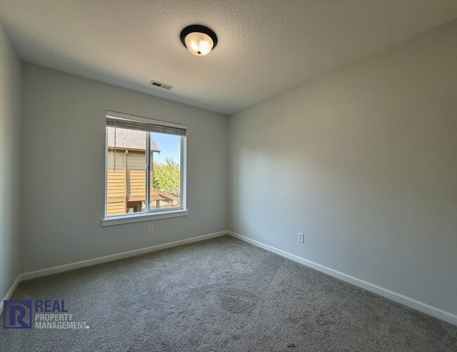 Building Photo - Charming 3BR/2.5BA Beaverton Home in Prime Location