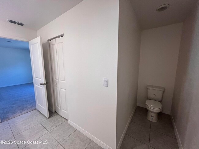 Building Photo - 991 La Belle Ave SW