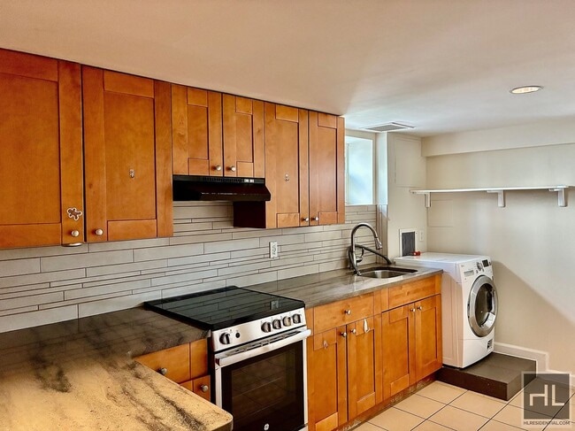 Building Photo - 85-24-85-60 60th Rd