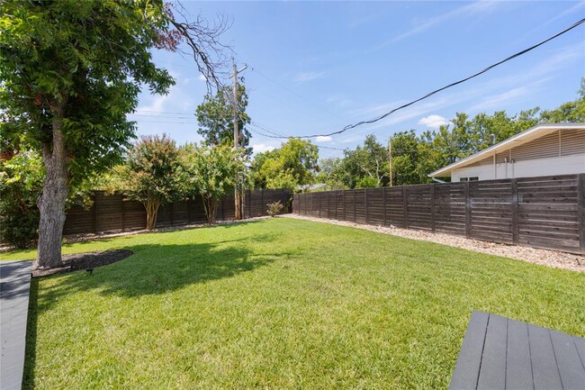 Building Photo - 5004 Highland Ct