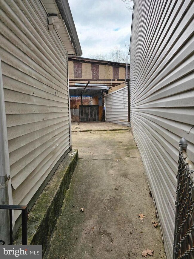 Building Photo - 118 Second St-118
