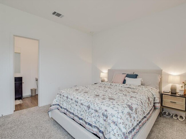 Building Photo - 2712 Louris Ln