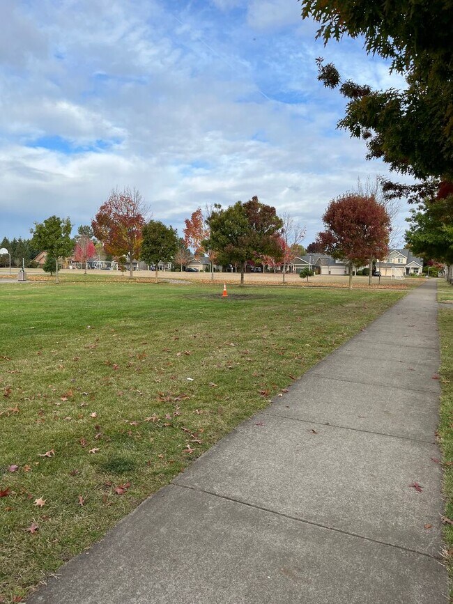 Building Photo - 3-Bedroom 3-Bathroom house across from Candlelight Park
