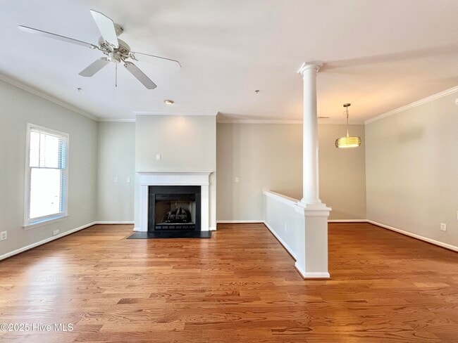 Building Photo - 910 Highgrove Dr