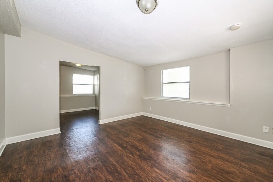 Building Photo - 2611 Lowes Pl