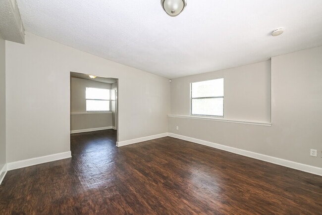 Building Photo - 2611 Lowes Pl