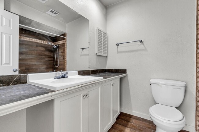 Building Photo - 7700 Creekbend Dr