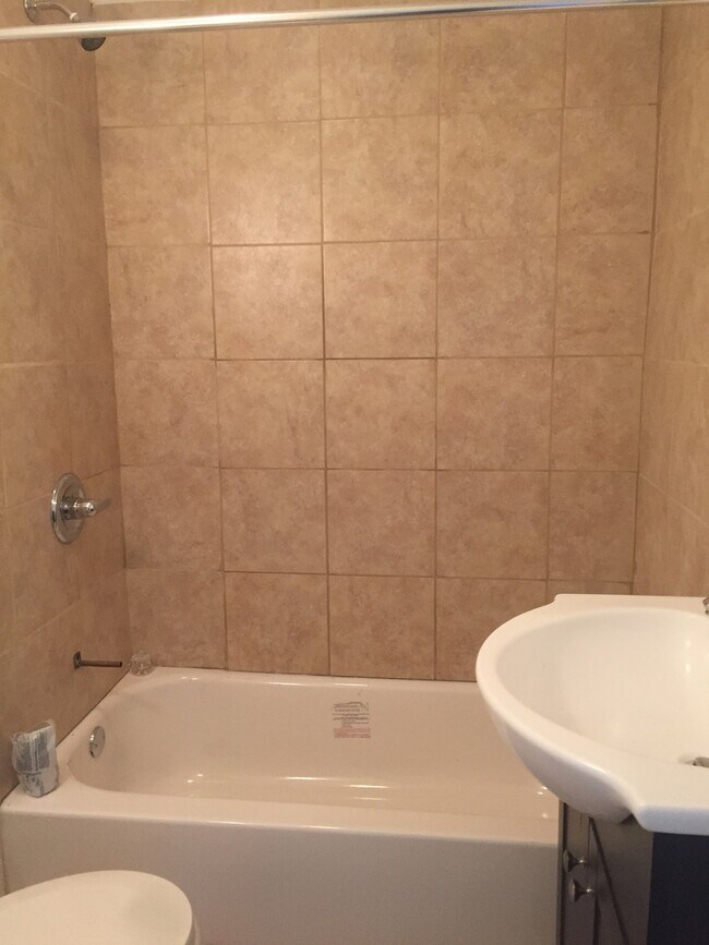 Building Photo - 5 Bedroom Home For Rent! York City SD