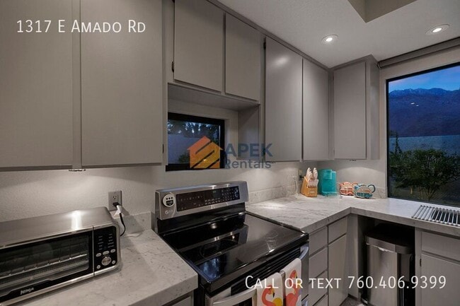 Building Photo - 1317 E Amado Rd