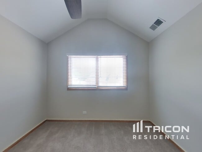 Building Photo - 593 Prairie Crossing Dr
