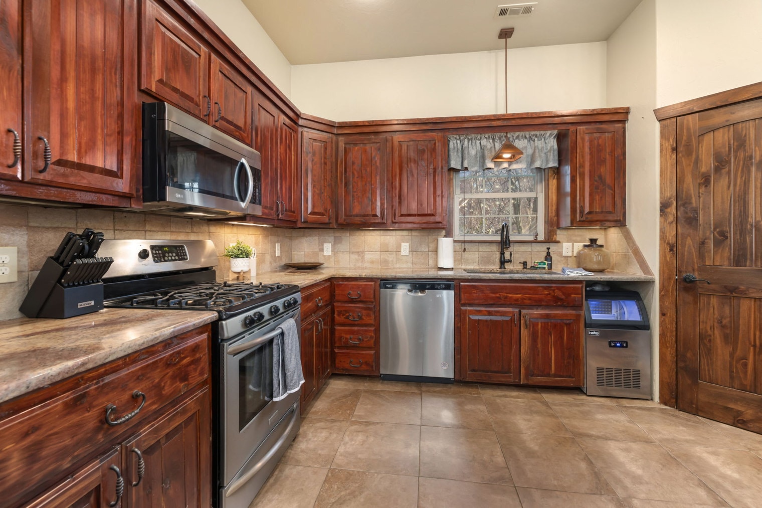 Building Photo - 4933 Trout Farm Rd