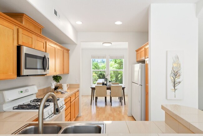 Building Photo - 2732 NW Kennedy Ct