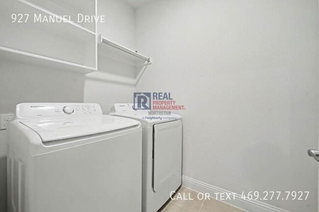 Building Photo - 927 Manuel Dr