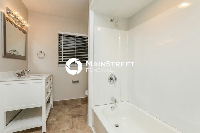 Building Photo - 3 Bedroom Pet-Friendly Home in EUSTIS, FL with Main Street Renewal