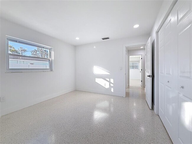 Building Photo - 2161 Edythe Dr