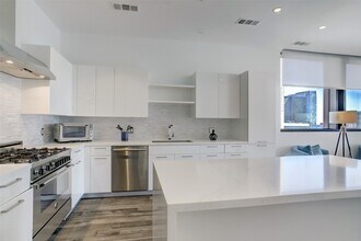 Building Photo - 1211 Caroline St