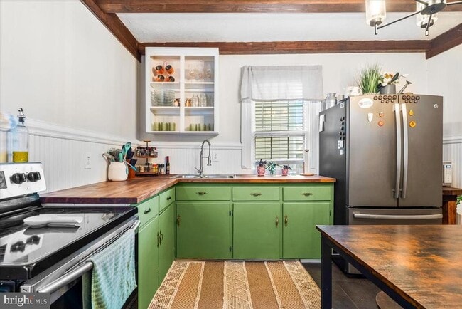 Building Photo - 222 S Raleigh St