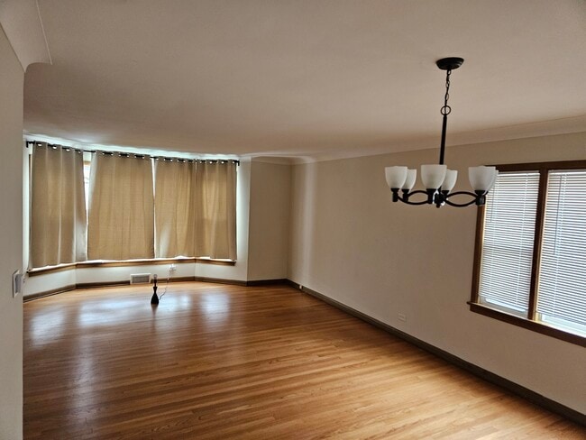 Building Photo - 5401 W Byron St