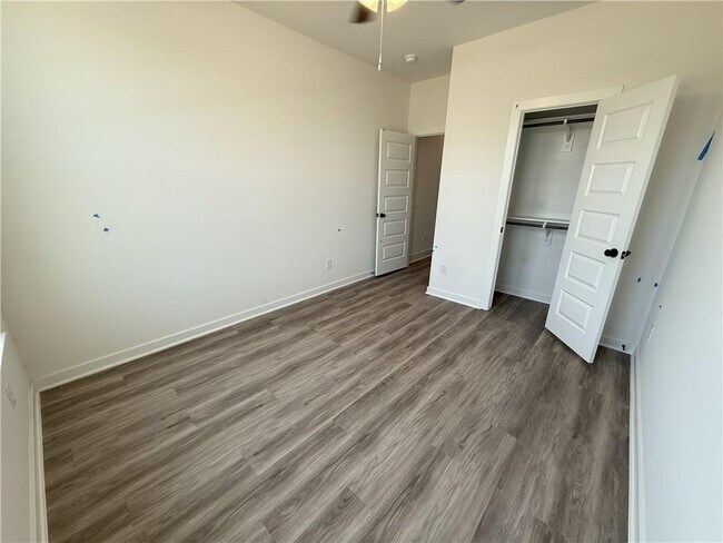 Building Photo - 416 Gosling Is