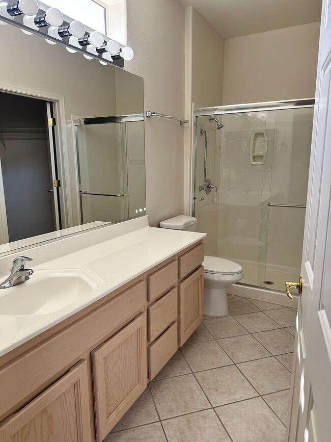 Building Photo - 2519 Romanza Rd