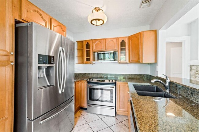 Building Photo - 205 Garden Cir N