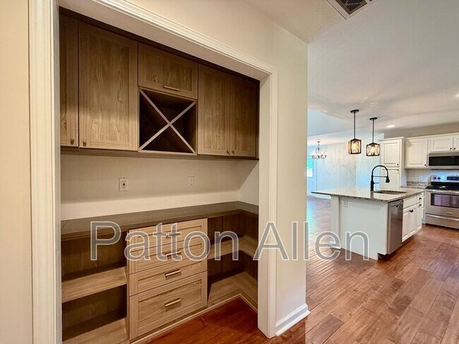 Building Photo - 47 Parrot Rd