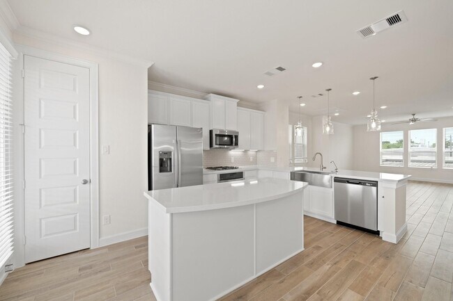 Building Photo - 13305 Moncloa Dr