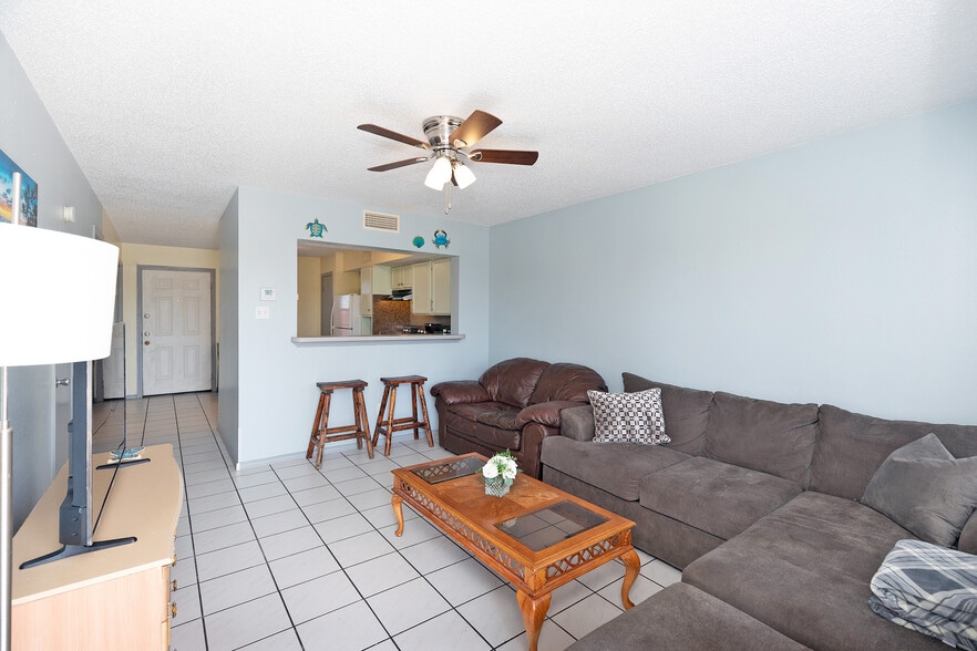 Building Photo - 15622 Cruiser St