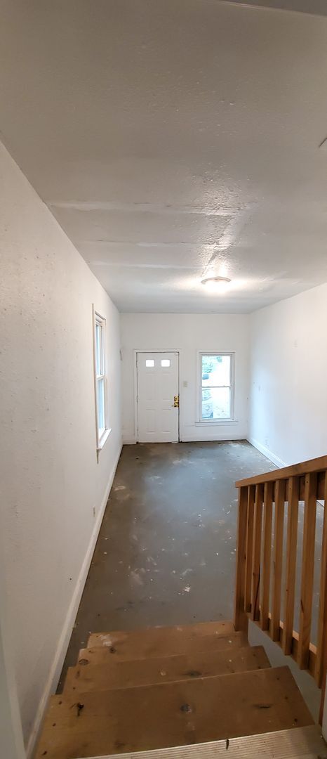 Building Photo - BRICK HOUSE!!! 3-bedroom, 1-bath, Close to...