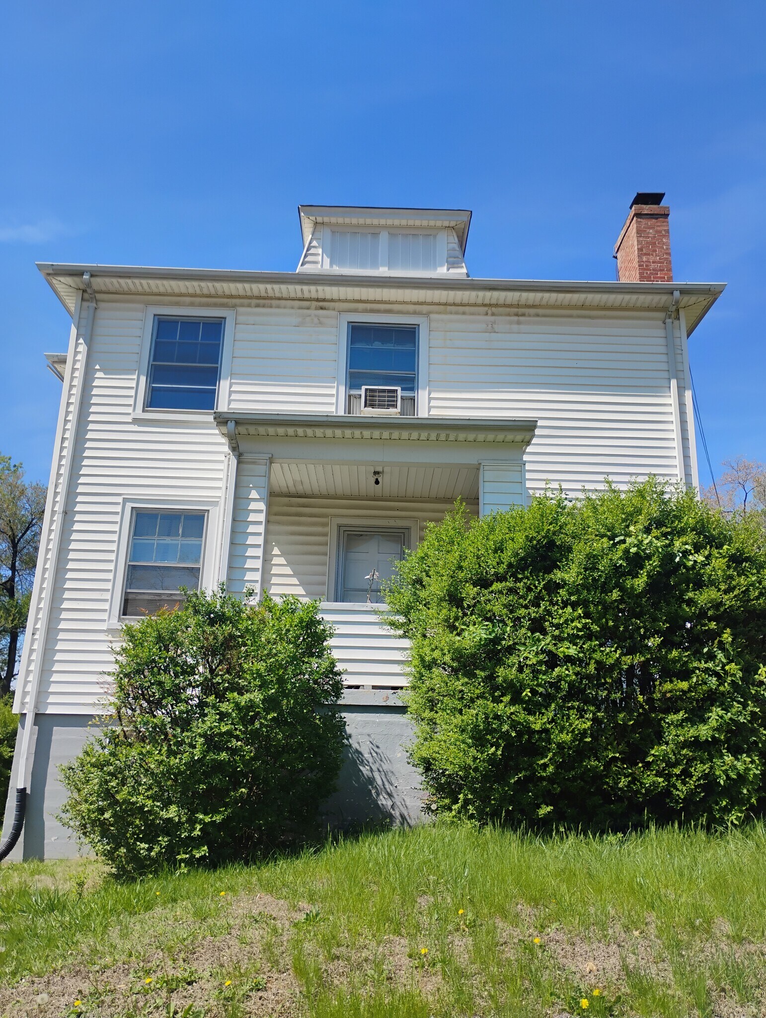 Building Photo - 701 Orchard St