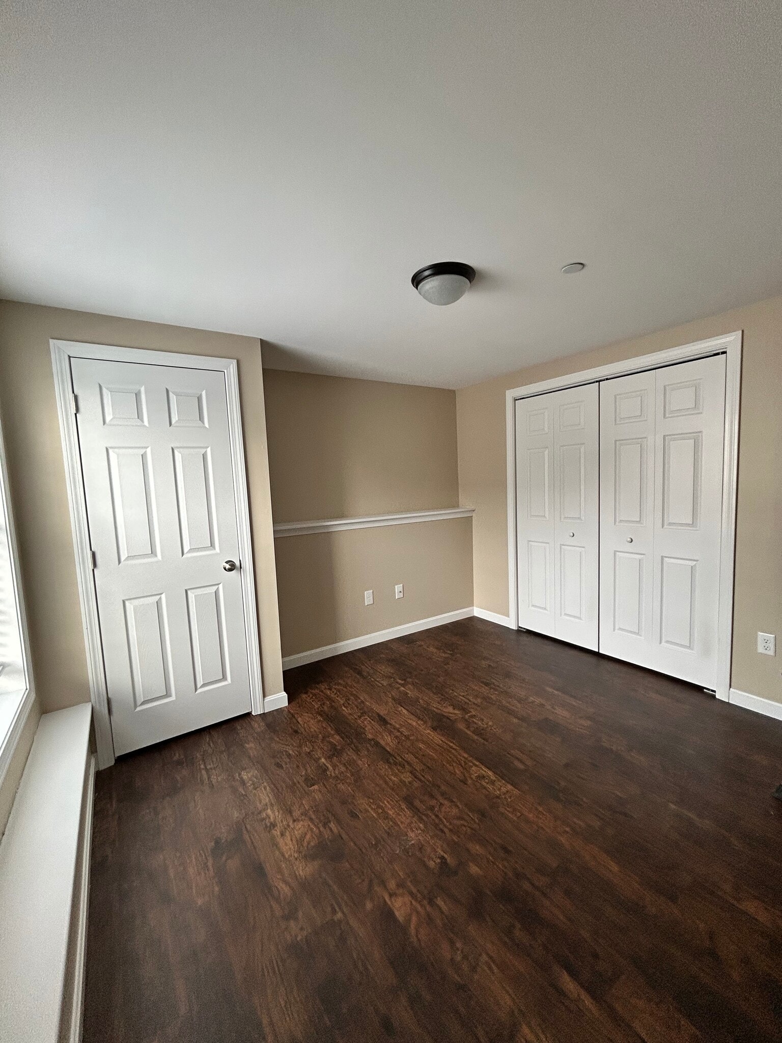 Building Photo - 9 Main St